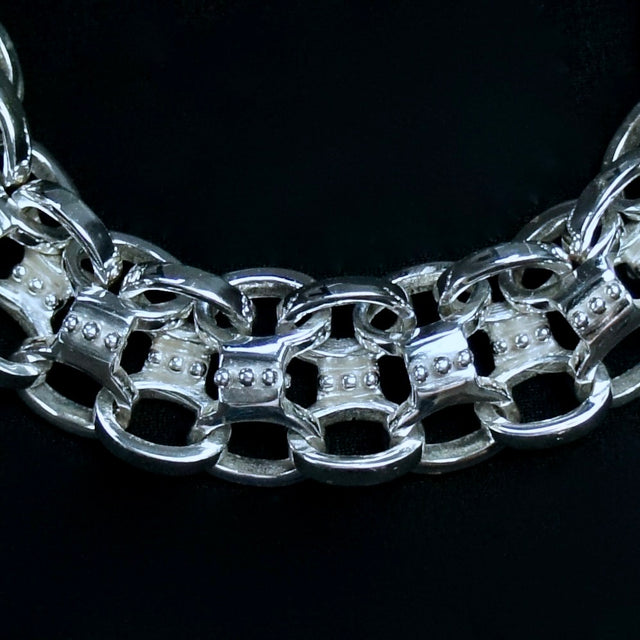 DOTS "8" LINK NECKLACE