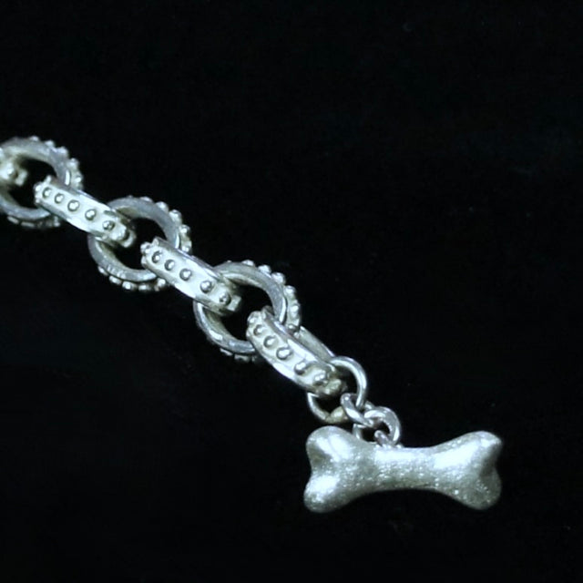 CAVIAR OVAL NECKLACE