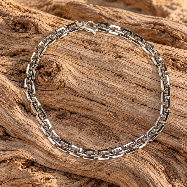 SIMPLE RECTANGLE NECKLACE